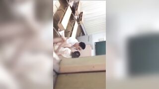 某中学老师”和“美女”学生的教室门