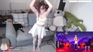 CUTE TWITCH STREAMER GIRL DANCING TO SHAKIRA (SHYPHOEBE)