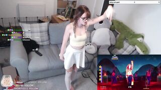 CUTE TWITCH STREAMER GIRL DANCING TO SHAKIRA (SHYPHOEBE)