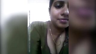 Mallu aunty Showing Boobs to Nephew Boyfriend Affair