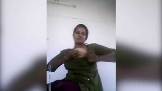 Mallu aunty Showing Boobs to Nephew Boyfriend Affair