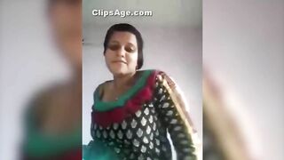 Mallu aunty Showing Boobs to Nephew Boyfriend Affair