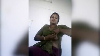 Mallu aunty Showing Boobs to Nephew Boyfriend Affair