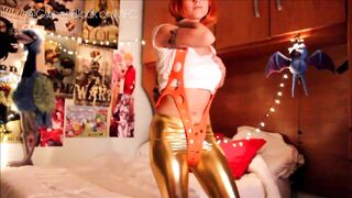 LEELOO MAKING STRIPTEASE COSPLAY GOSTOSA