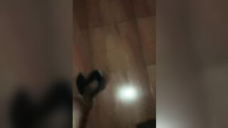 Me follo a mi novia en la sala de mi casa