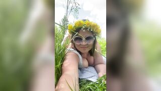 FLASHING BIG NATURAL BOOBS OUTDOORS IN A PARK.