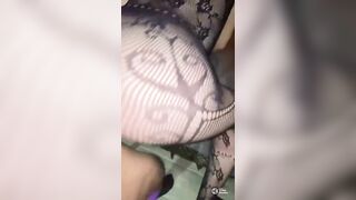 Follando en 4 en la cama, pene grande y dolor vaginal, menstruacion