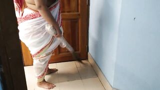 Indonesian Maid in saree hot video