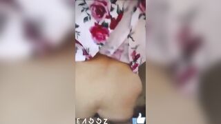 لبنانـيه مع حبيبـها ينيجـها في حديـقه الجامـعه