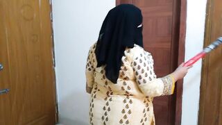 Priya Aunty Ko Jabardast Choda Dea padosi - Indian Desi MILF Aunty Fucked By Her Devar in Alone Room When Swipeing House