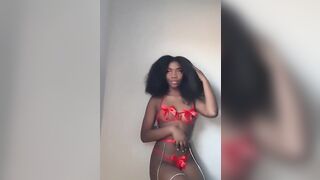 Adéyah Carter teasing her Onlyfans viewers for Valentines @deescreates