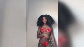 Adéyah Carter teasing her Onlyfans viewers for Valentines @deescreates