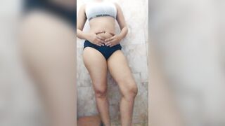 Gf ki hota chuadae bathroom ka video banaya hot indian