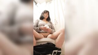 Mommy resting hairy pussy