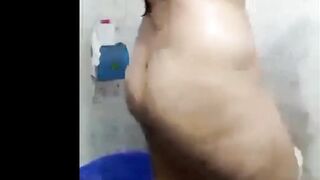 Bhabhi nangi hokar Naha Rahi bathroom mein Kar Diya mast chudai