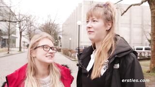 Heißes Vergnügen in der Universitätsbibliothek mit Holly und Ida