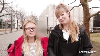 Heißes Vergnügen in der Universitätsbibliothek mit Holly und Ida