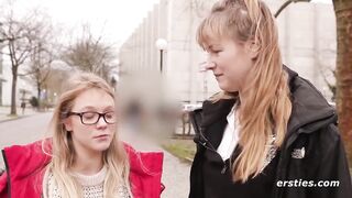 Heißes Vergnügen in der Universitätsbibliothek mit Holly und Ida