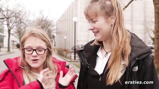 Heißes Vergnügen in der Universitätsbibliothek mit Holly und Ida