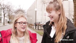 Heißes Vergnügen in der Universitätsbibliothek mit Holly und Ida