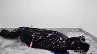 NANA Orgasm under the sweltering heat in a bright leather sleeping bag