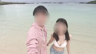 Girlfriend takes off all her clothes and changes into a bikini on a beautiful beach♡Japanese hentai