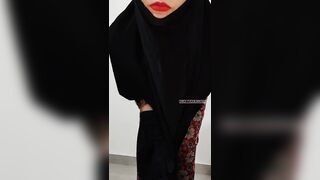 Twerking Arab Horny Slut Masturbates both Holes قحبة مغربية في السعودية