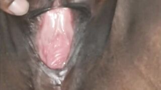 Sri Lankan Mature MILF gets pussy massaged with loud moan | ශානි අක්කිගෙ හුත්ත මසාජ්