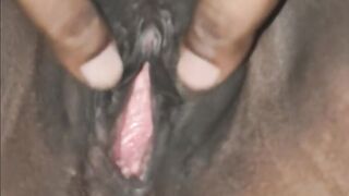 Sri Lankan Mature MILF gets pussy massaged with loud moan | ශානි අක්කිගෙ හුත්ත මසාජ්