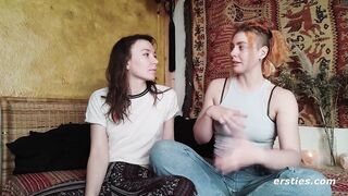 Ersties - Intensive Squirting-Action mit Zora und Innana