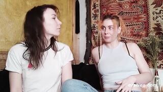 Ersties - Intensive Squirting-Action mit Zora und Innana