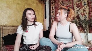 Ersties - Intensive Squirting-Action mit Zora und Innana