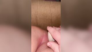 Amateur rubbing her hairy pussy til she squirts