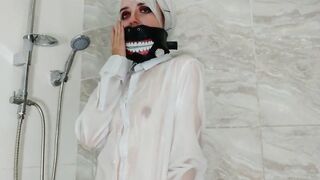 Tokyo Ghoul-Sexy cosplayer caresses herself through a wet sh