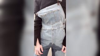 【オーバーオールが脱げずおもらし】#overalls #omorashi #peeaccident #desperation wetting #pee desperation