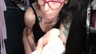 Miss Wagon Vegan - I Shave my Groin on Video to get you Excited